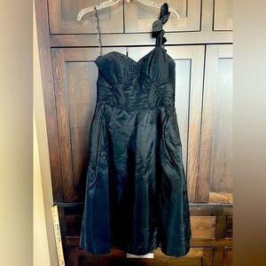 Black gorgeous 10 one shoulder w/ vine +rose Bow on back sweetheart front fitted